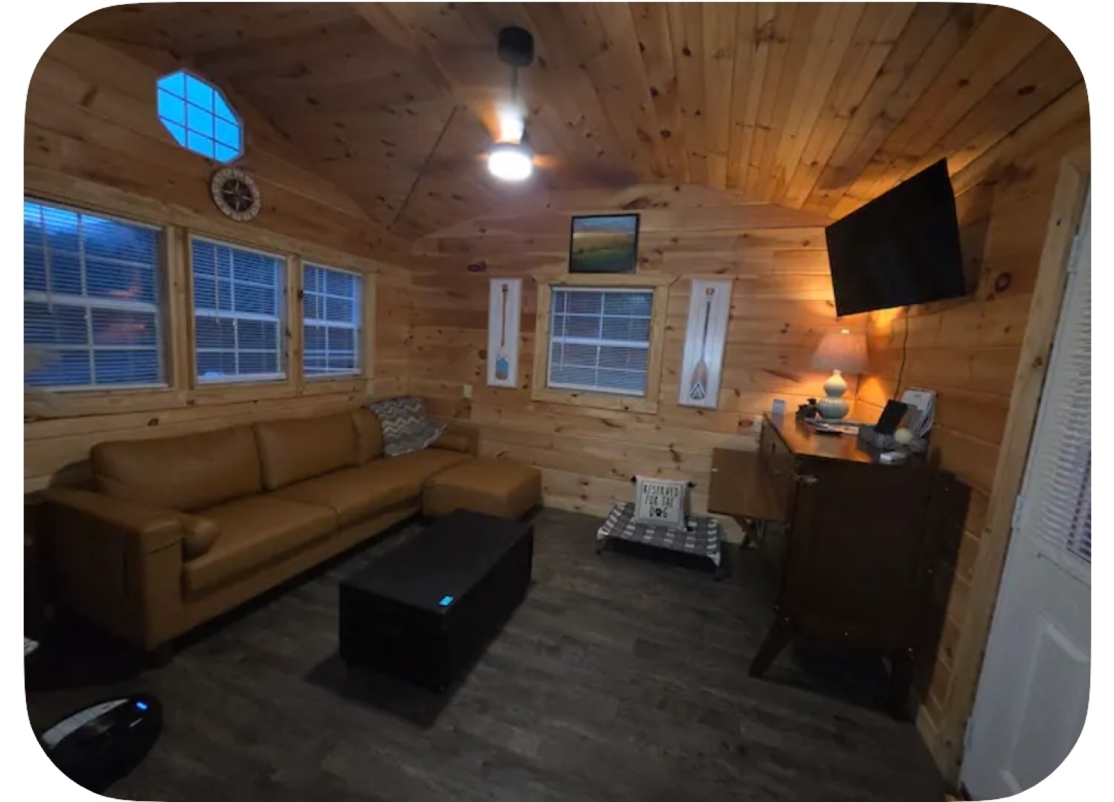 Sunshine Cabin living room with leather sectional and TV